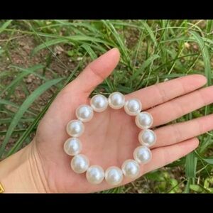 White pearl scrunchie/ bracelet